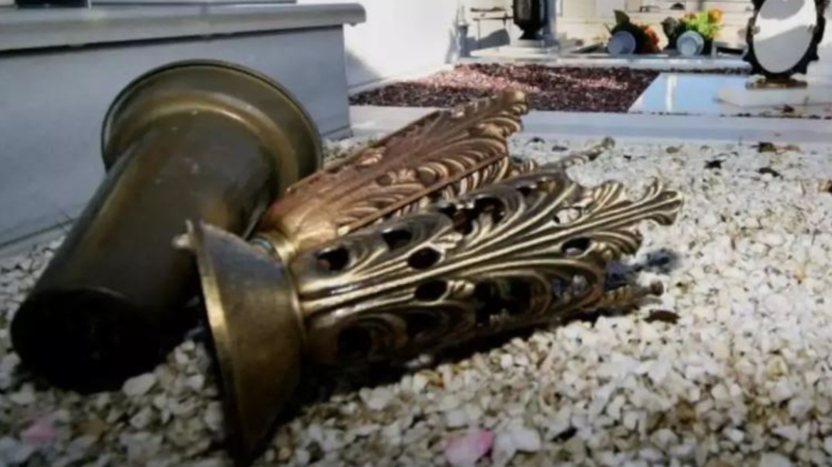 Θεσσαλονίκη: Νεαρές έκλεψαν μπρούτζινα καντήλια από νεκροταφεία
