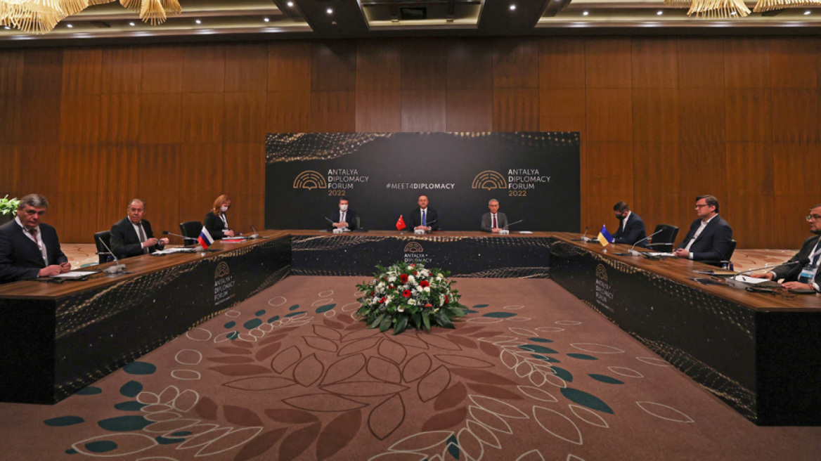 Ντμίτρι Κουλέμπα: Ήθελα να ρίξω γροθιά στον Λαβρόφ στις διαπραγματεύσεις της Αττάλειας, εξομολογήθηκε ο Ουκρανός ΥΠΕΞ