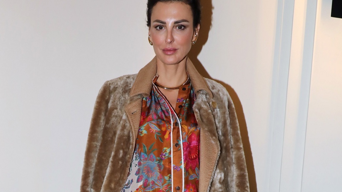 Εβελίνα Παπαντωνίου: Η σπάνια εμφάνιση της πρώην Σταρ Ελλάς - Δείτε πώς συνδύασε το δερμάτινο παντελόνι της