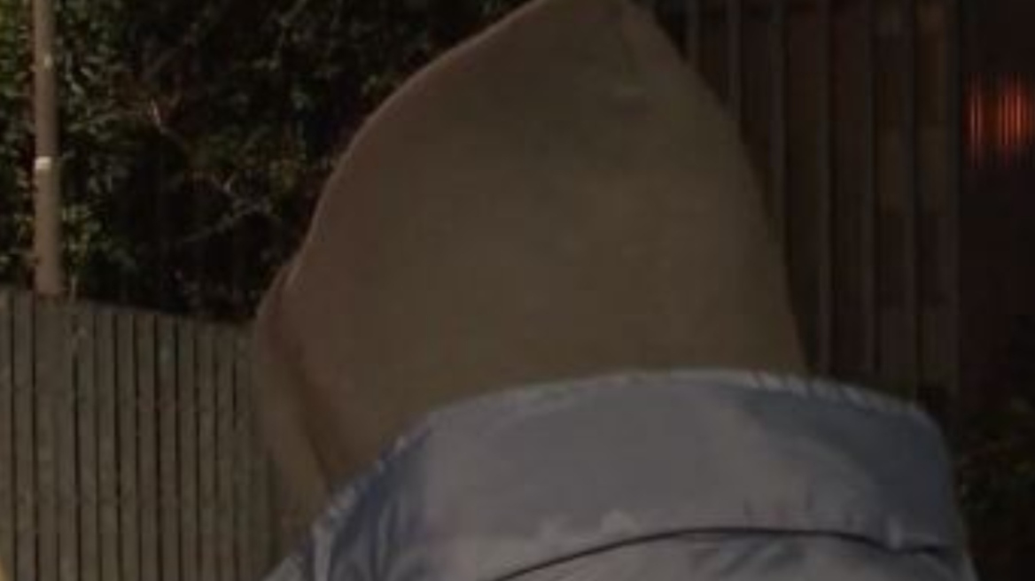 Κύκλωμα μαστροπείας: Άνδρας θα παραδοθεί στις Αρχές - «Ήταν 16, μου είπε ότι ήταν 18» λέει (βίντεο)