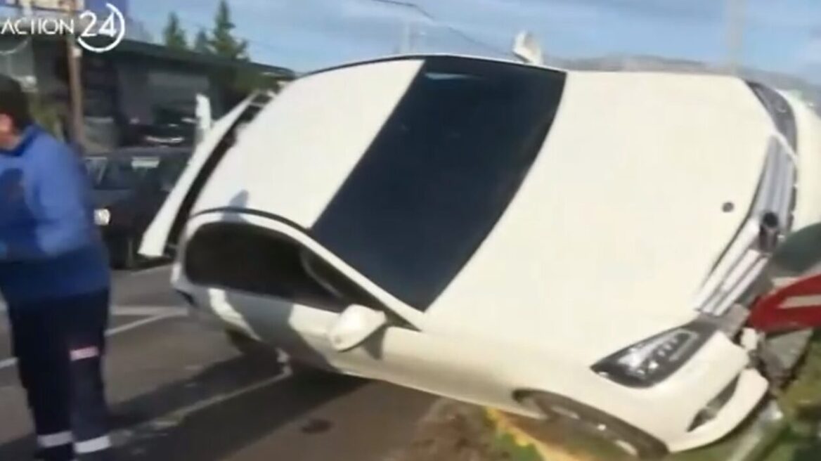 Μαρκόπουλο: Σοβαρό τροχαίο ατύχημα στη λεωφόρο μεταξύ δύο οχημάτων - Δείτε βίντεο