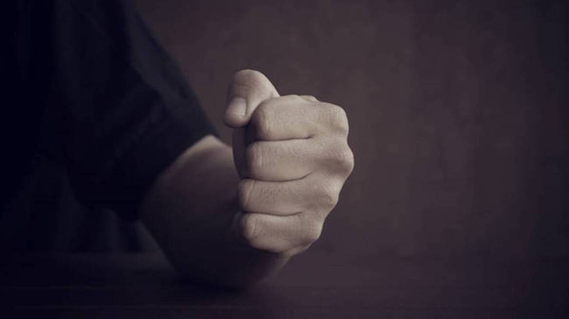 Ηράκλειο: Ξυλοκόπησε τη μητέρα του μέσα στη μέση του δρόμου
