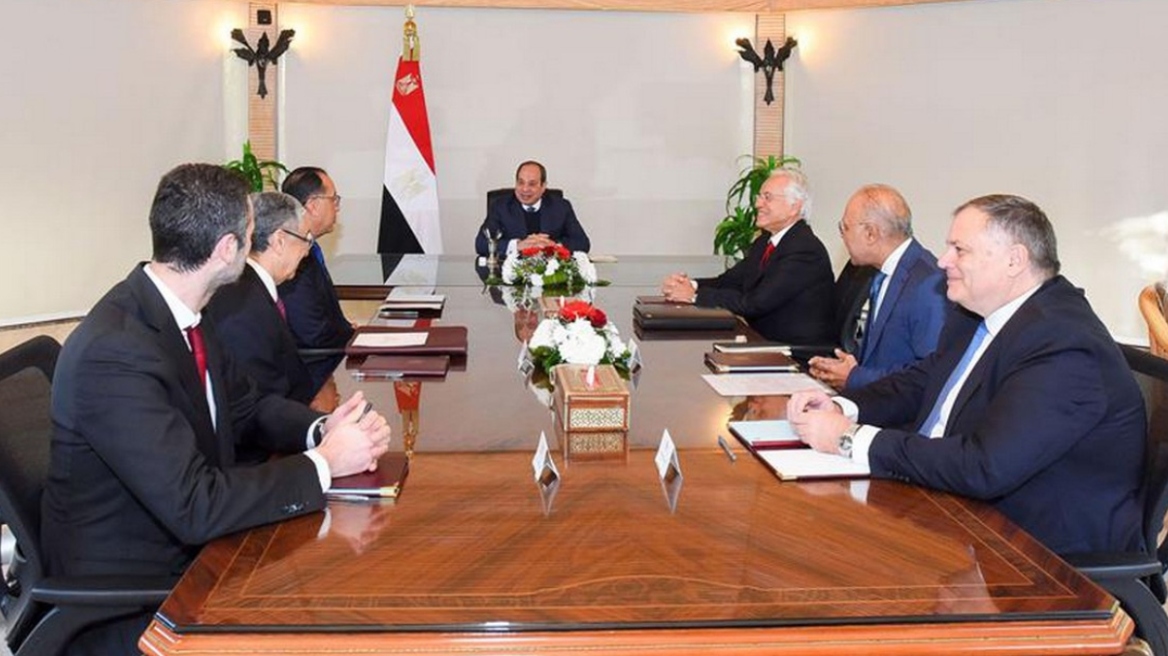 Αίγυπτος: Ο πρόεδρος Αλ Σίσι συναντήθηκε με τον Δημήτρη Κοπελούζο για την ηλεκτρική διασύνδεση με την Ευρώπη