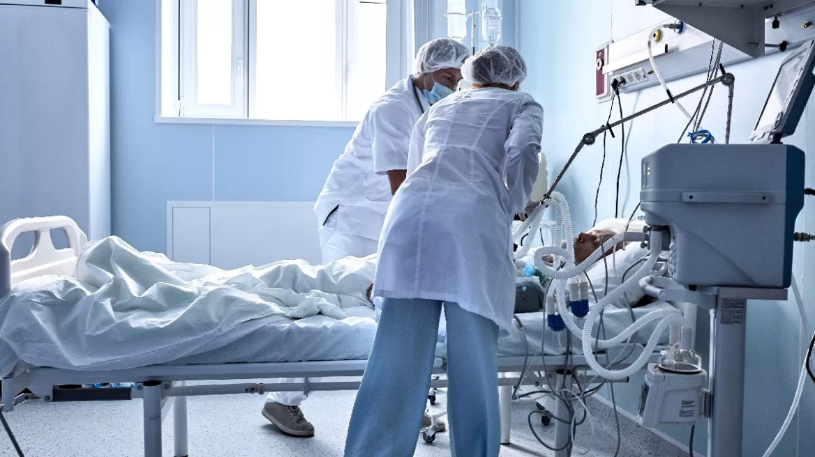 Lancet: Η πανδημία μείωσε το μέσο προσδόκιμο ζωής κατά ενάμιση χρόνο παγκοσμίως