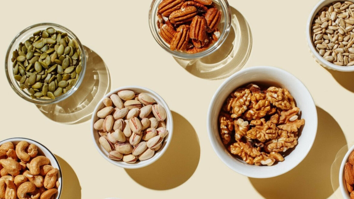 Γιατί πρέπει να τρώμε περισσότερους ξηρούς καρπούς και σπόρους