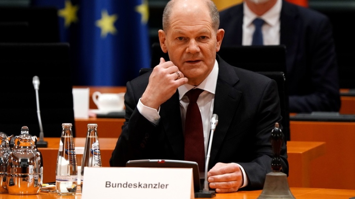 Bloomberg: Πρόσθετη βοήθεια για την Ουκρανία θα ζητήσει από τον Μπάιντεν ο Σολτς