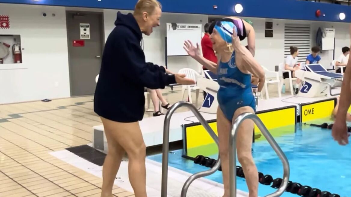 99χρονη κολυμβήτρια σπάει τρία ρεκόρ την ίδια ημέρα 