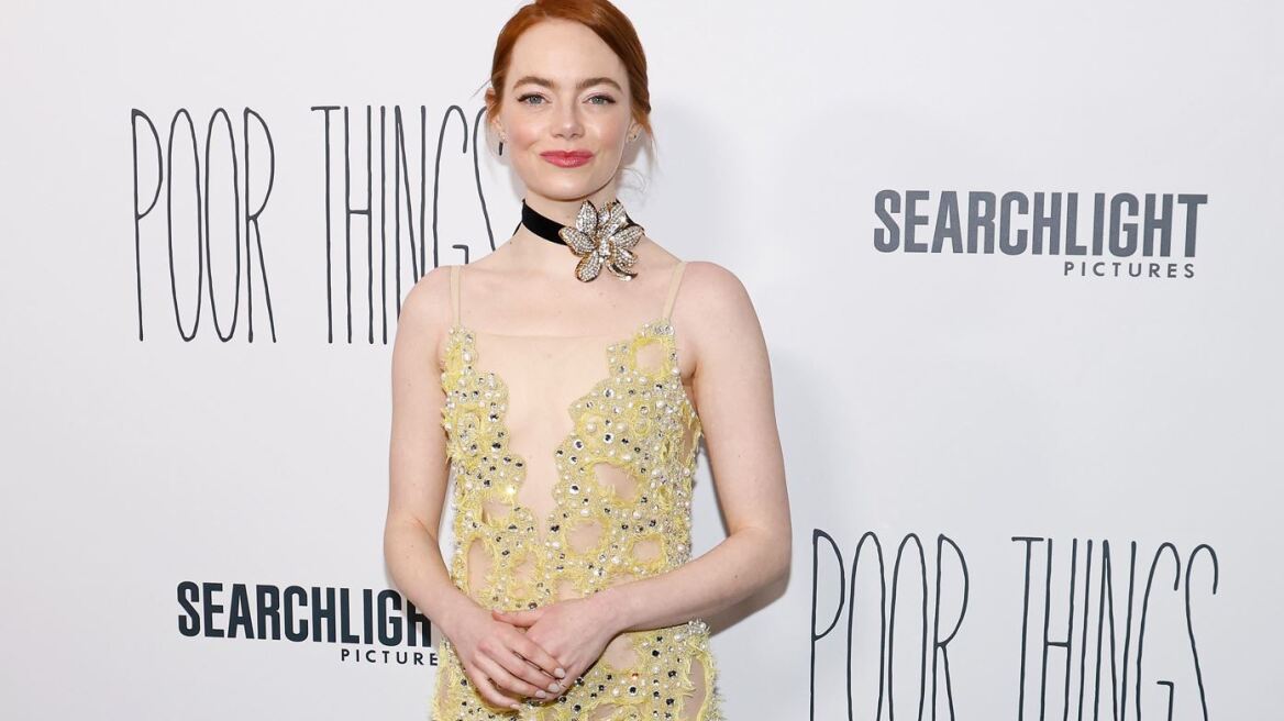 H αγάπη της Emma Stone για τα crop παντελόνια συνεχίζεται 
