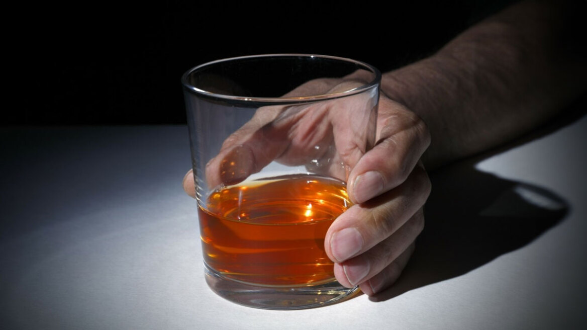 Σύλληψη 40χρονου στον Βόλο για πώληση αλκοόλ σε ανηλίκους
