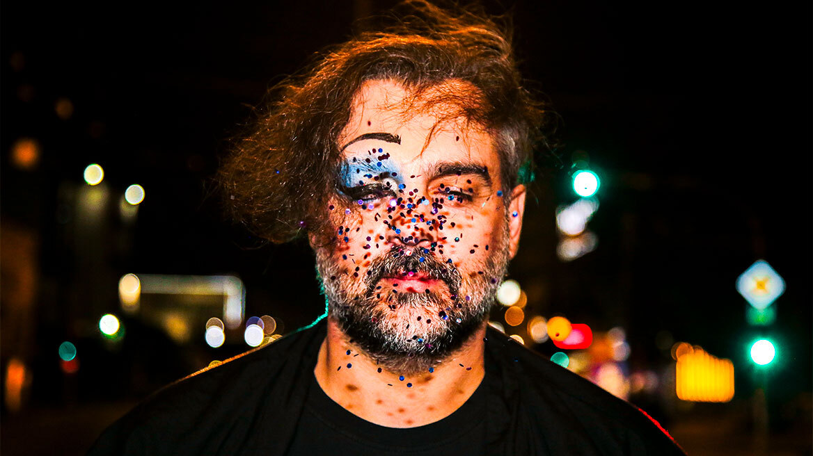 Ο Αργύρης Ξάφης σε έναν καταιγιστικό μονόλογο στο Θέατρο Θησείον