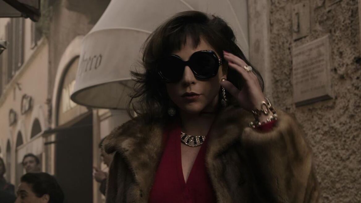 Η τάση «Mob Wife» διαδίδεται στο TikTok και θέλει να εξολοθρεύσει την κομψότητα 