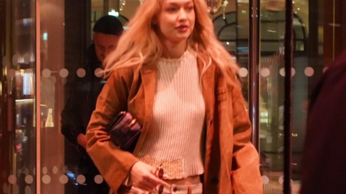 H Τζίτζι Χαντίντ φόρεσε πρώτη τα νέα it-sneakers τoυ 2024