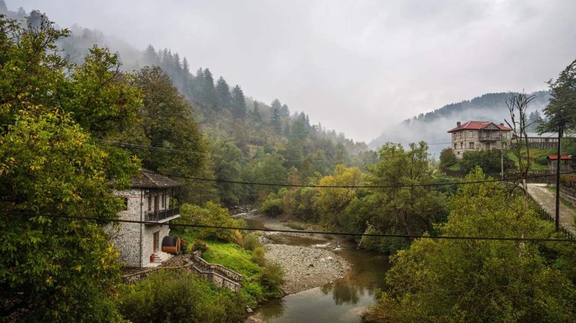 Βοβούσα: To χωριό του ανατολικού Ζαγορίου, πλάι στα γάργαρα νερά του Αώου