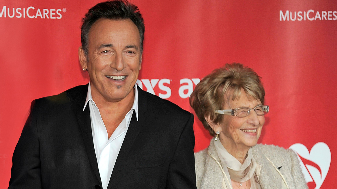 Μπρους Σπρίνγκστιν: Πέθανε η μητέρα του - Το συγκινητικό βίντεο για το τελευταίο αντίο