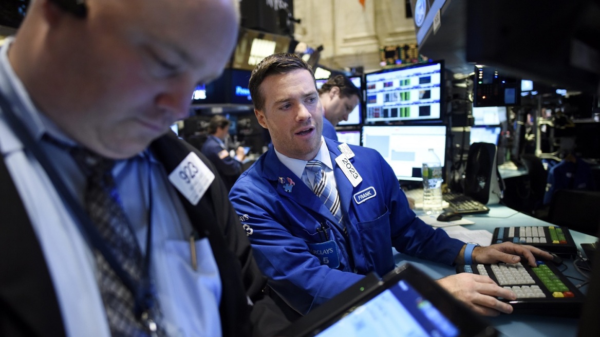 Επιφυλακτικό κλίμα στη Wall Street – Μικρά κέρδη στους δείκτες