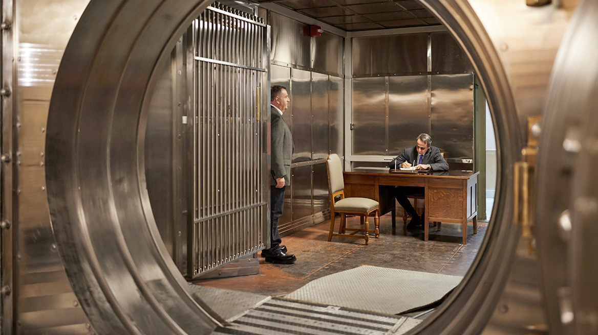 Πού φυλάσσεται τώρα ο χρυσός της Ελλάδας - Ξενάγηση στο νέο θησαυροφυλάκιο της ΤτΕ