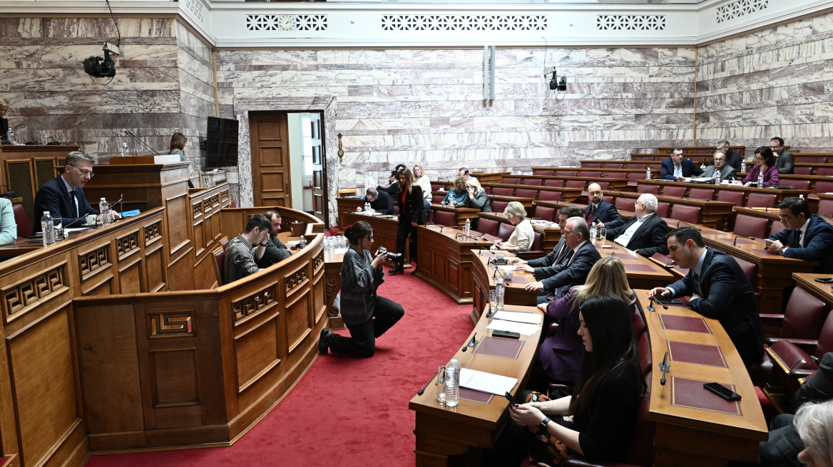 Γάμος ομόφυλων: Δεύτερη ημέρα διαβουλεύσεων - Ποιοι είναι υπερ και ποιοι έχουν επιφυλάξεις