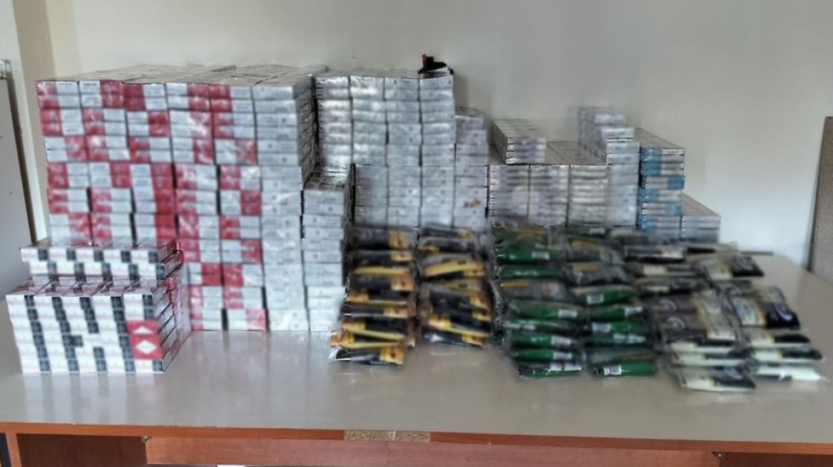 Πίσω από τους πίνακες ζωγραφικής είχε κρύπτες με λαθραία καπνικά είδη