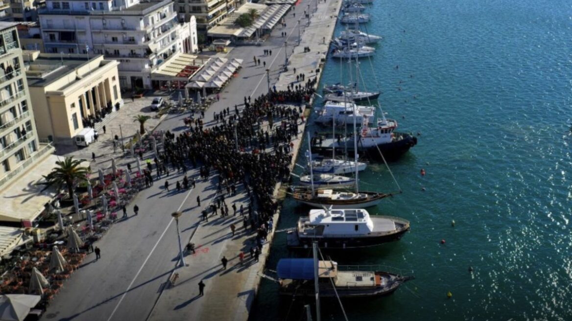 Βόλος: Αθωώθηκε άνδρας που το 2017 χτύπησε με φωτοβολίδα 55χρονο στα γεννητικά όργανα