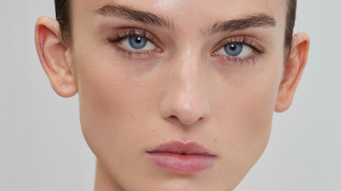 Πέντε οροί που χαρίζουν τις πιο εντυπωσιακές βλεφαρίδες