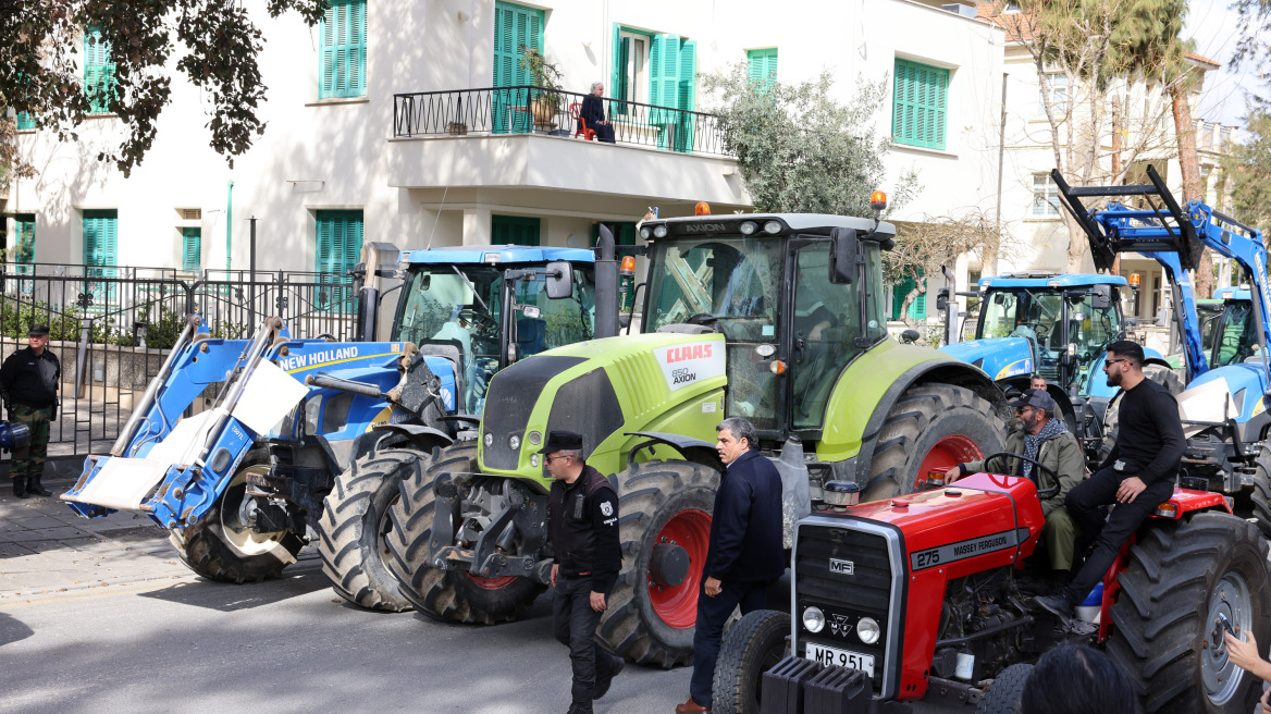 Κύπρος: Στους δρόμους οι αγρότες - Δείτε φωτογραφίες