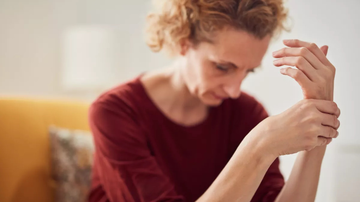 Ρευματοειδής Αρθρίτιδα: Τέσσερις αλλαγές στον τρόπο ζωής που βελτιώνουν την ποιότητα ζωής των ασθενών