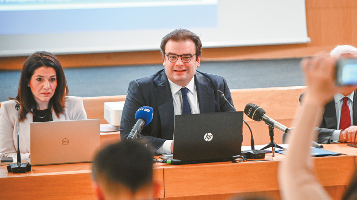 Πιερρακάκης: Από τους αναπληρωτές του ΑΣΕΠ οι 10.000 μόνιμες προσλήψεις εκπαιδευτικών