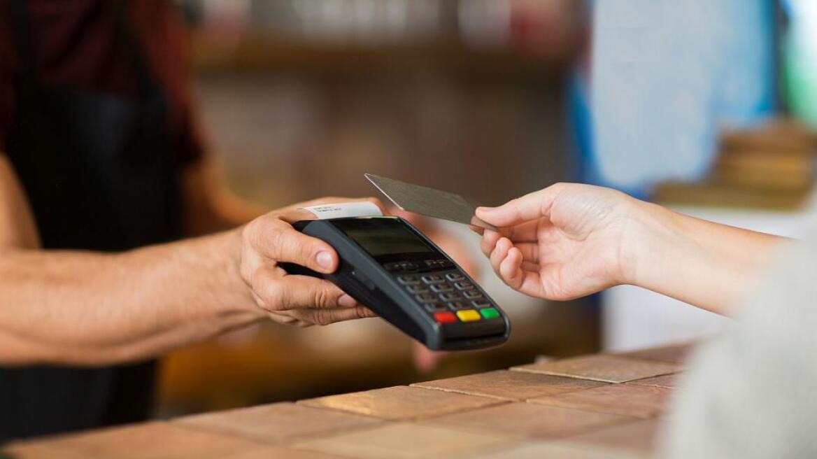 Πρόστιμα από €10.000 για όσους δεν διασυνδέσουν τις ταμειακές με POS - Αναδρομικά voucher για τους συνεπείς