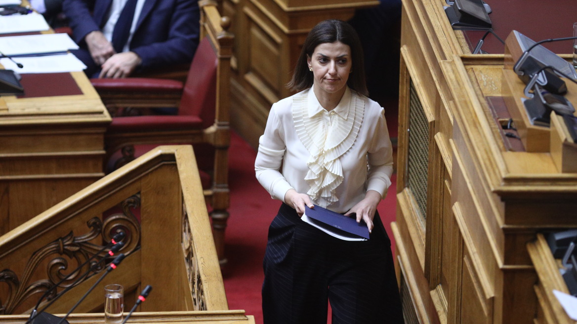 Αγαπηδάκη σε Νατσιό: Πρέπει να σεβόμαστε την προσωπικότητα του καθενός και της καθεμιάς