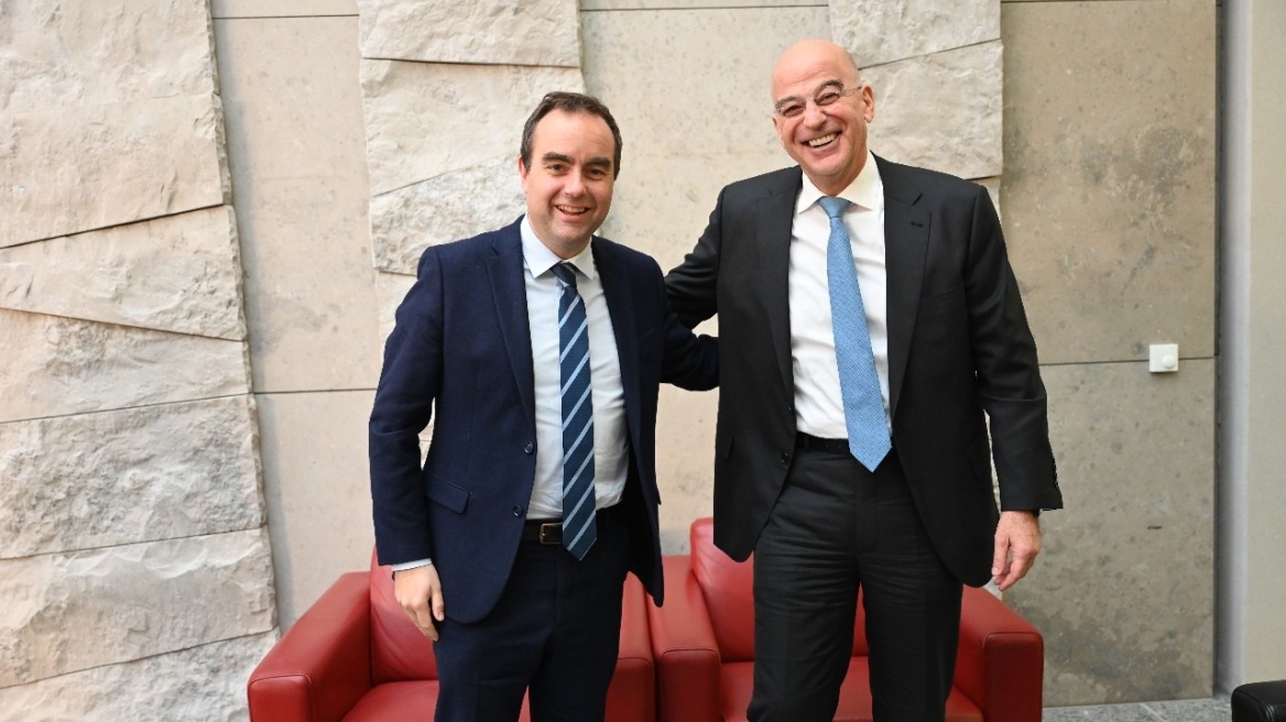 Δένδιας: Συναντήθηκε με τον Γάλλο υπουργό Άμυνας στις Βρυξέλλες