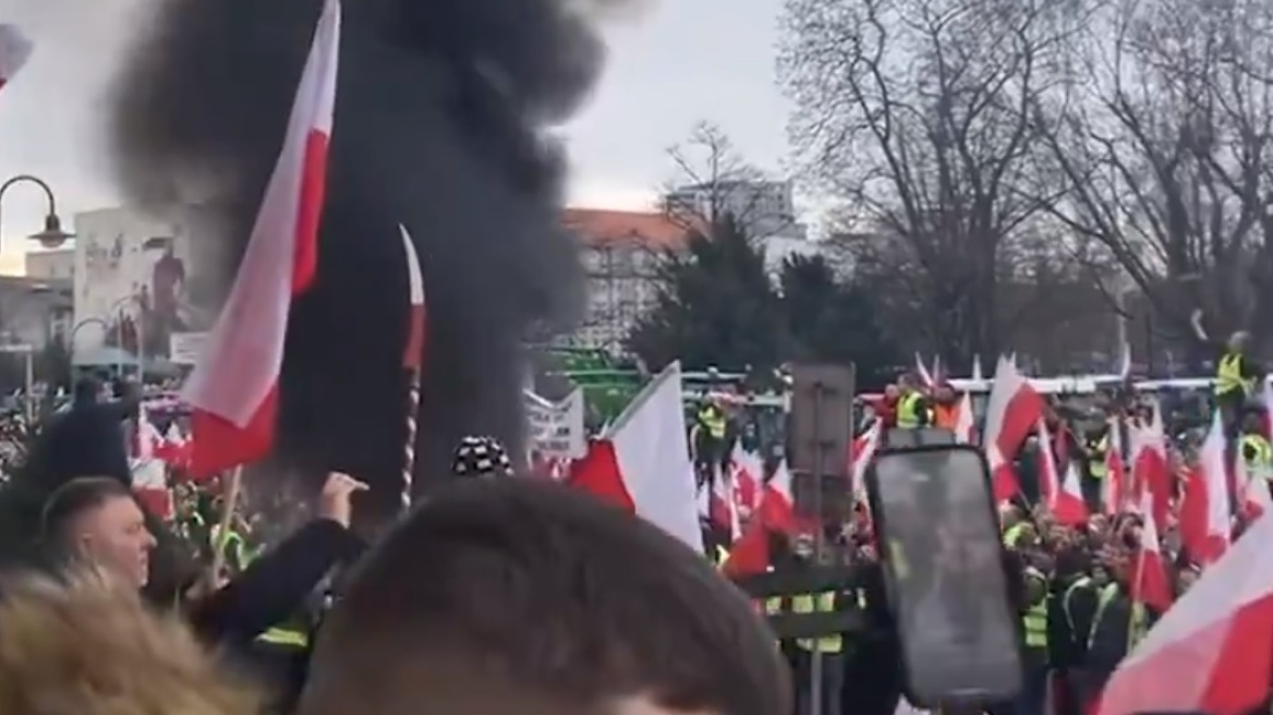 Πολωνία: Αγρότες πέταξαν αυγά σε γραφείο της Κομισιόν στο Βρότσλαβ - Βίντεο