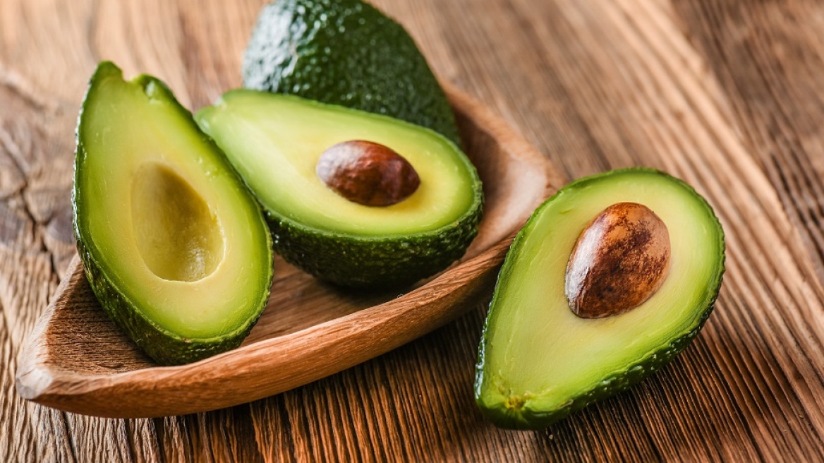 Αβοκάντο: Πώς το συντηρούμε με τον καλύτερο τρόπο ολόκληρο ή κομμένο