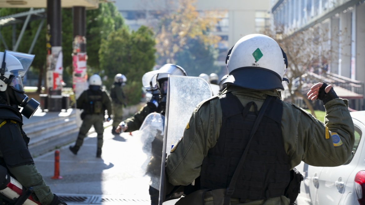 Θεσσαλονίκη: Επτά συλλήψεις μετά τα επεισόδια με ορμητήριο το ΑΠΘ - Δείτε βίντεο