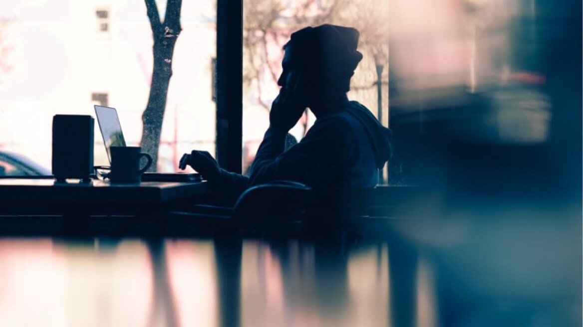 Χίος: Πλήρωσε 6.000 ευρώ σε αλλοδαπή που παρίστανε την ερωτευμένη