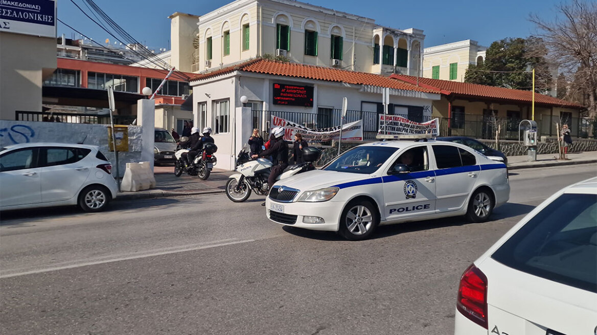 Θεσσαλονίκη: Γέφυρα σωτηρίας από την ΕΛΑΣ για μωρό 19 μηνών - Βίντεο και φωτογραφίες 