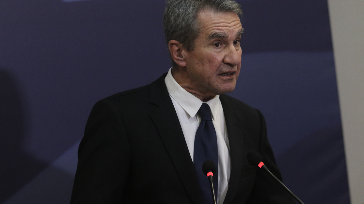 Λοβέρδος: Αίτημα για την αποκάλυψη της ταυτότητας του «Μάξιμου Σαράφη» και της «Αικατερίνης Κελέση» της υπόθεσης Novartis