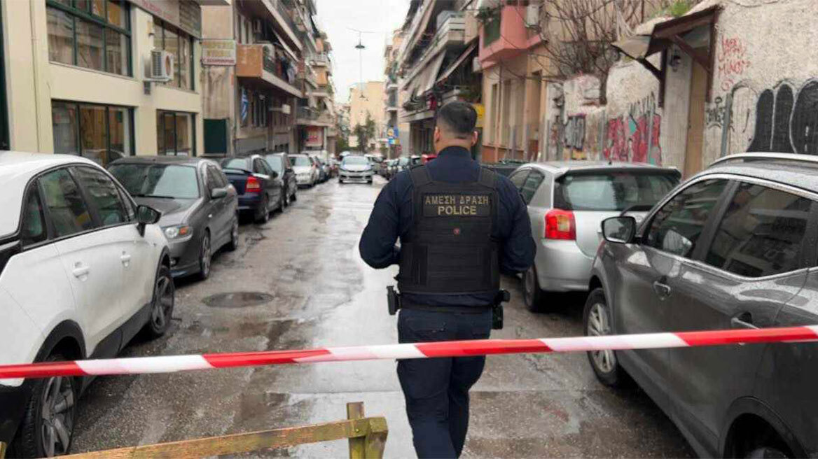 Νεκρός άνδρας σε είσοδο πολυκατοικίας στον Άγιο Παντελεήμονα 