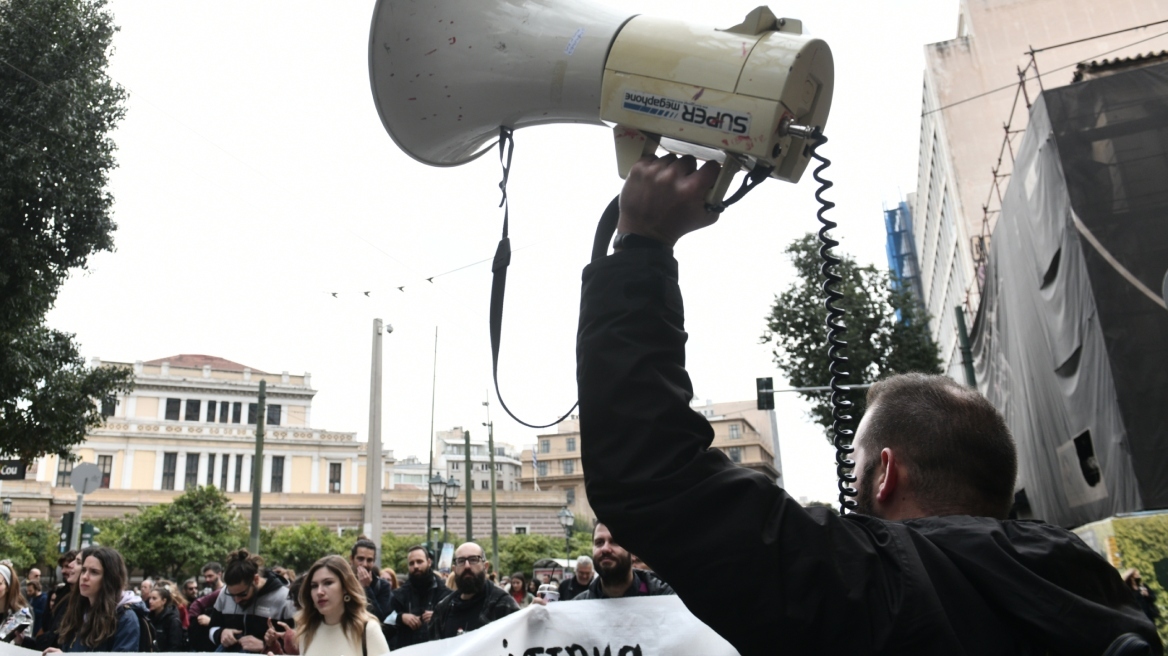 Απεργία στις 17 Απριλίου: Δεμένα τα πλοία στα λιμάνια - Τι θα γίνει με το μετρό