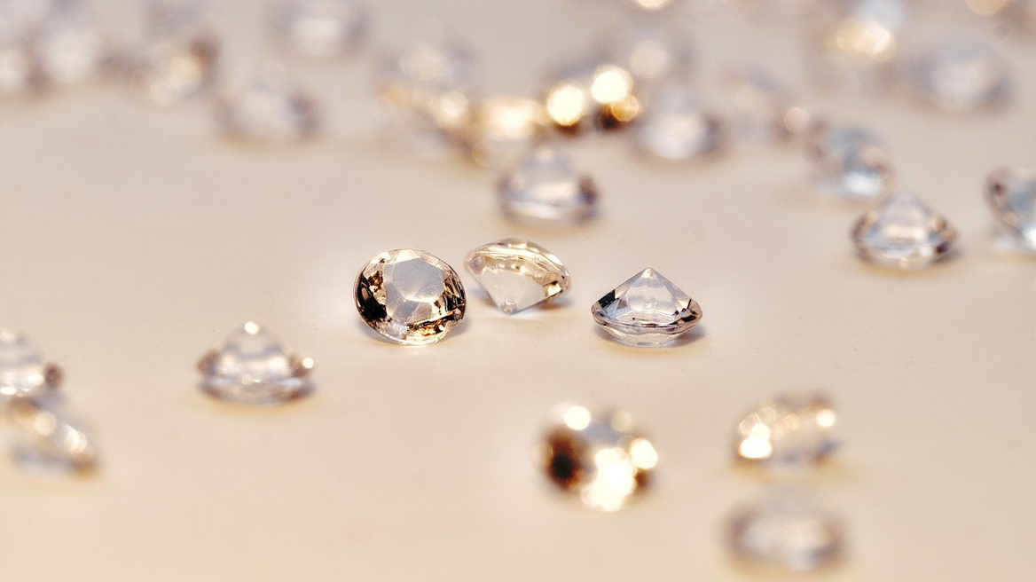Διαμάντια για όλους: Ποιοι σνομπάρουν τους πολύτιμους λίθους που δημιουργούνται στο εργαστήριο