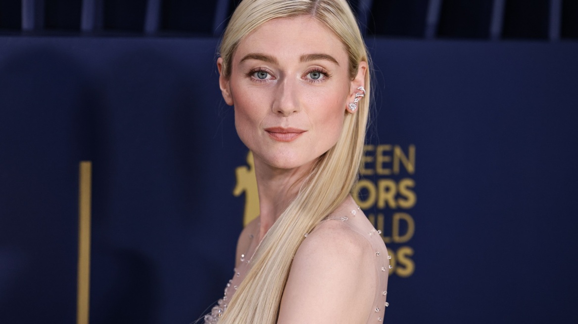 H Elizabeth Debicki με το μαύρο φόρεμα που δεν φεύγει ποτέ από τη μόδα 