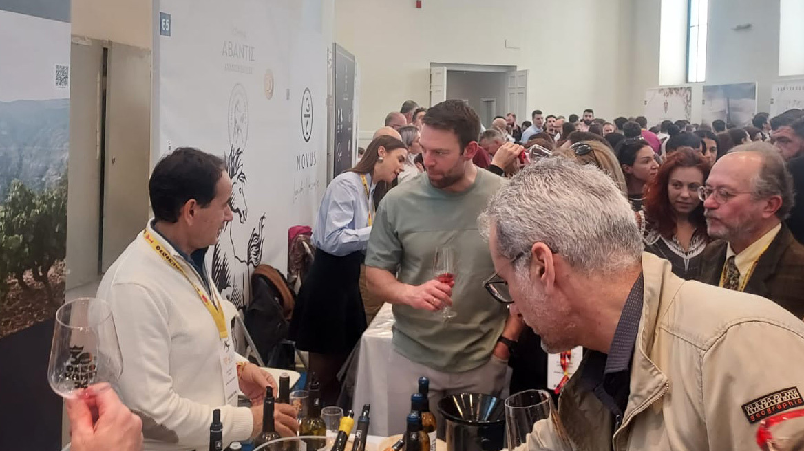 Στέφανος Κασσελάκης: Επισκέφθηκε την έκθεση Οινόραμα στο Ζάππειο – Δείτε βίντεο