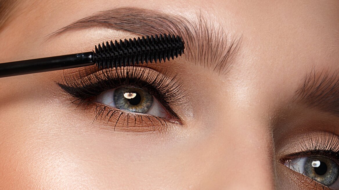 Mascara: Πώς να τη χρησιμοποιήσετε για εντυπωσιακές, πυκνές βλεφαρίδες