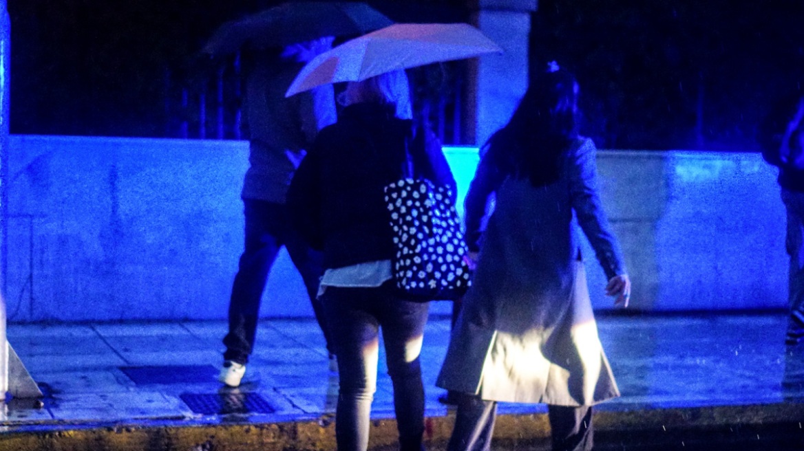  Καιρός: Ξεκίνησε από τα δυτικά η κακοκαιρία εξπρές με καταιγίδες και χαλάζι  - Πώς θα κάνουμε Τσικνοπέμπτη