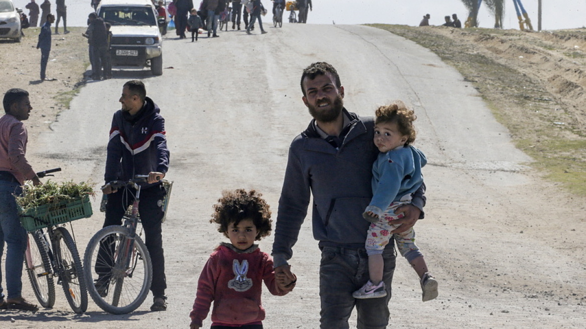 Λωρίδα της Γάζας: Πομπή οχημάτων του Παγκόσμιου Επισιτιστικού Προγράμματος λεηλατήθηκε από το απεγνωσμένο πλήθος