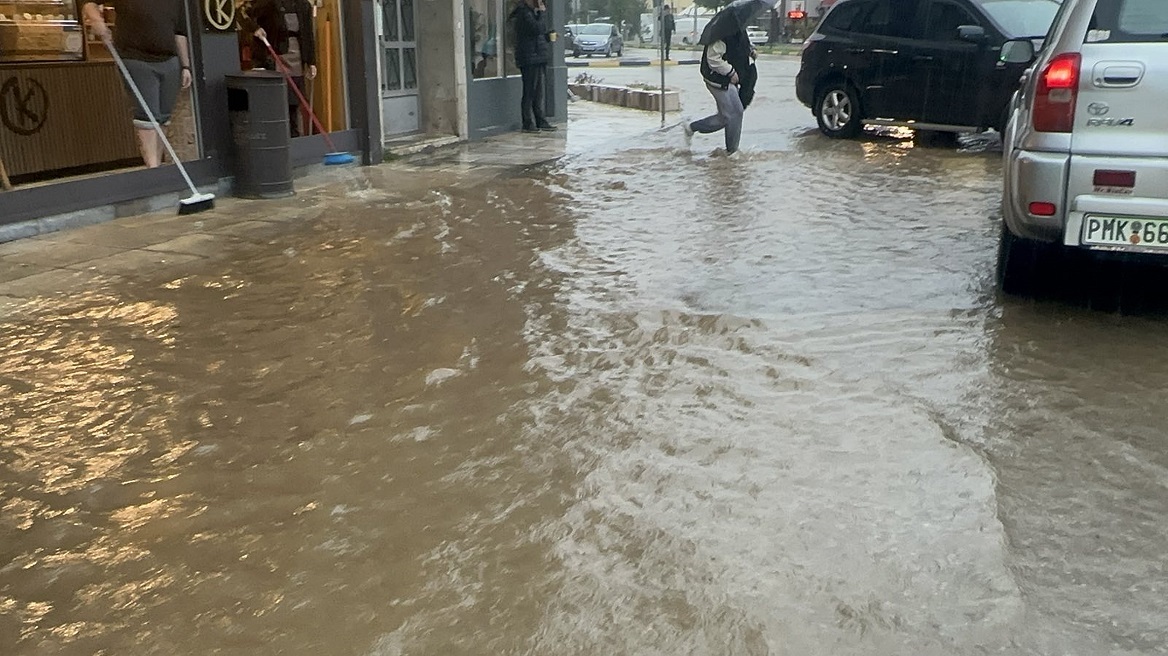 Προβλήματα στο οδικό δίκτυο σε Πιερία, Κιλκίς και Ημαθία, λόγω της χθεσινής κακοκαιρίας - Πού είναι κλειστοί οι δρόμοι