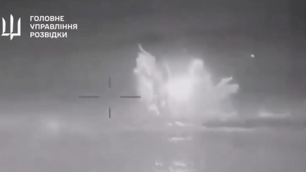 Δείτε βίντεο - Η στιγμή που οι Ουκρανοί βυθίζουν άλλο ένα ρωσικό πολεμικό πλοίο