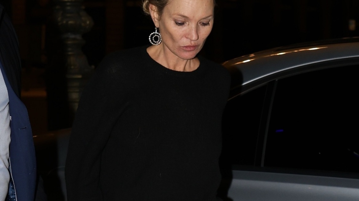 Πώς φοριούνται τα σορτς το χειμώνα του 2024 σύμφωνα με την Kέιτ Μος