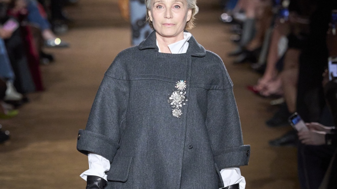 H Κρίστιν Σκοτ Τόμας περπάτησε στην πασαρέλα της Miu Miu