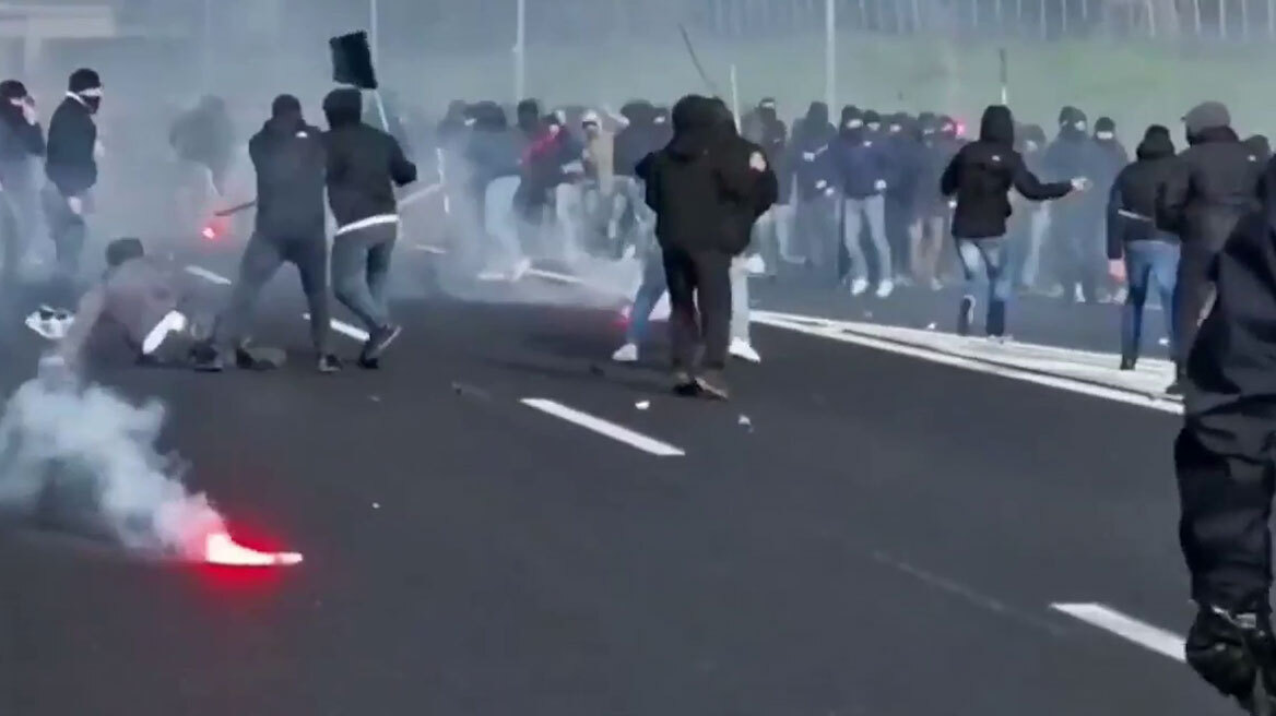 Στο νοσοκομείο δύο φίλαθλοι της Μπράιτον που μαχαιρώθηκαν από οπαδούς της  Ρόμα στη Ρώμη - Βίντεο, φωτογραφίες 