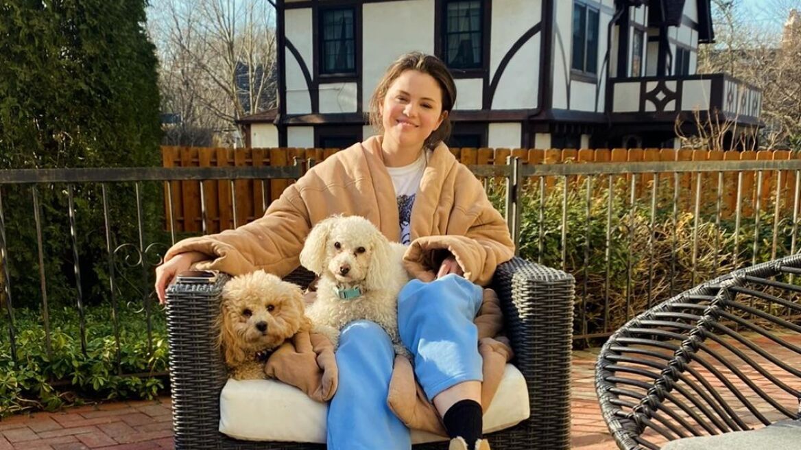 Σελίνα Γκόμεζ: Η φωτογραφία με τα κατοικίδια σκυλάκια της που αγάπησαν οι θαυμαστές της
